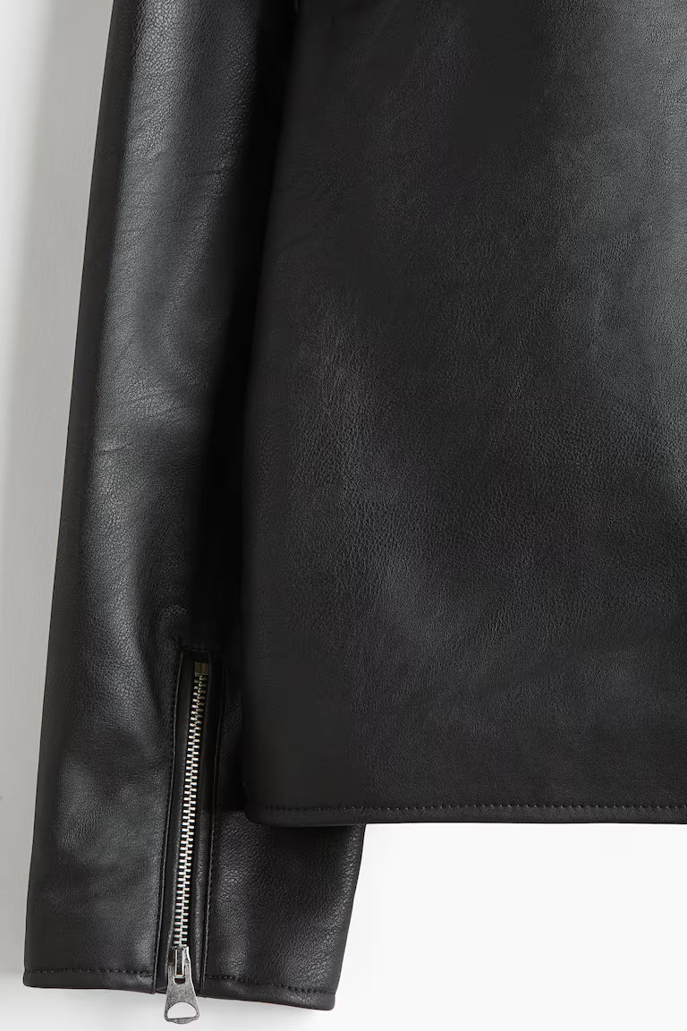 Premium genuine leather texture – Gigavibe black boxy leather jacket material detail