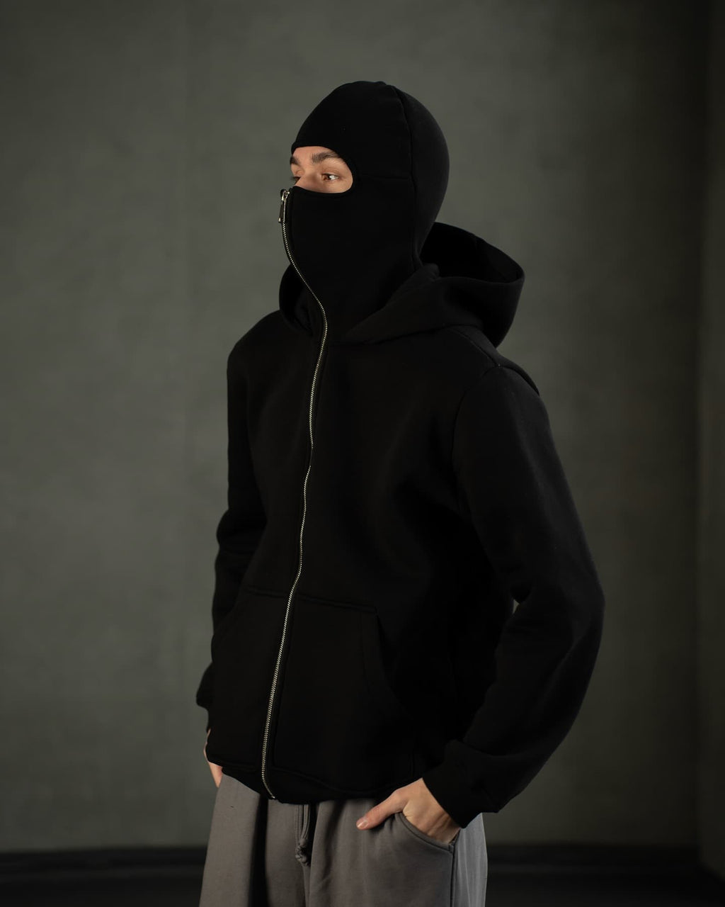 Hoodie with built-in balaclava mask – perfect for bikers and travelers